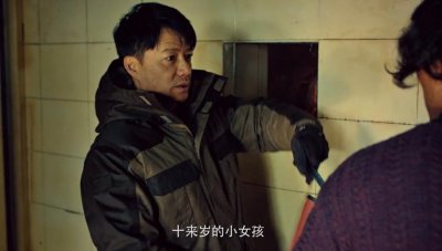 ​双探：细节说明白石舟的家人被吴德水三人所害，他以碑文惩罚凶手