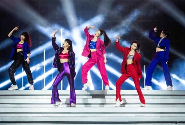 乘风破浪的姐姐3被淘汰名单(吴莫愁和黄小蕾)(2)_