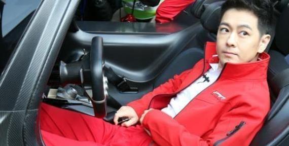 “不老男神”焦恩俊近况,跟23岁女儿晒合照,不像父女像兄妹