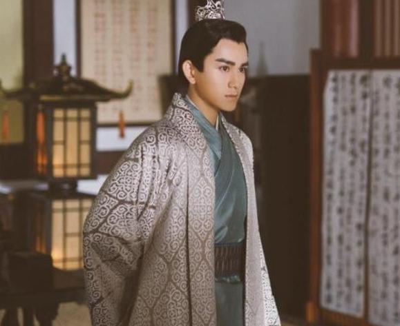 通过《陈情令》喜欢上朱赞锦，然后才发现《东宫》里面也有他出演