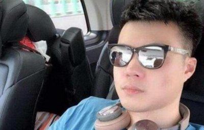 ​人不要脸天下无敌,黄毅清发文自夸帅到爆,真不知道哪来勇气!