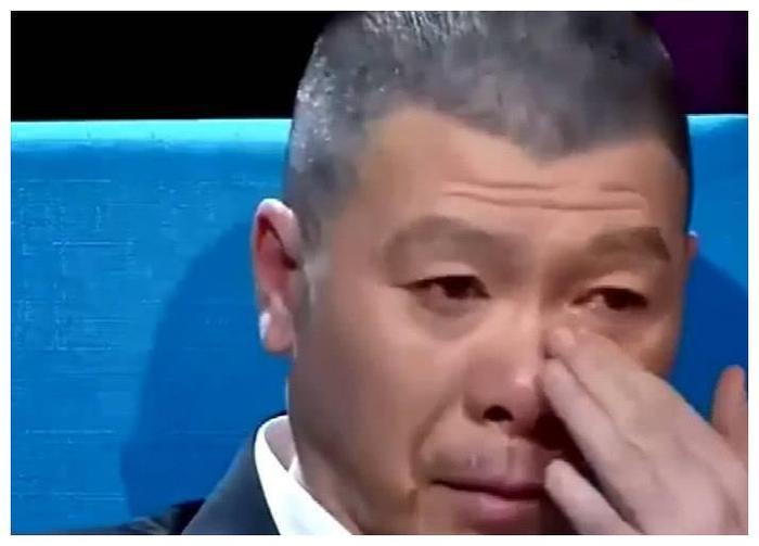 10岁的她登台无人识，一句台词后，张国立沉默，成龙冯小刚泪崩