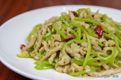 ​厨师长教你做青椒肉丝，肉丝滑嫩，青椒清脆，味道绝美