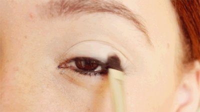 ​女人花一分钟把眼睛化妆得这么漂亮，难怪出门回头率那么高！