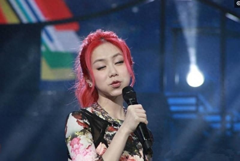 邓紫棋，她的金鱼嘴，你能学的上来吗？