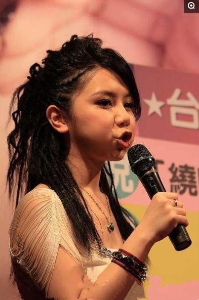 邓紫棋，她的金鱼嘴，你能学的上来吗？