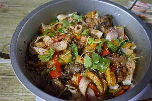 青海人的夜生活，是从美味的炕锅羊肉开始的，你们那里呢？