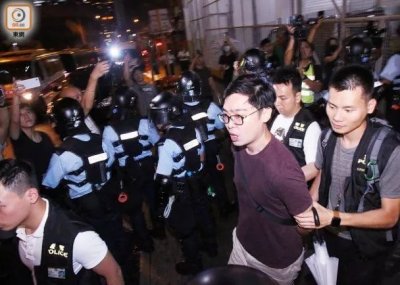 ​港警突击查获弓箭、汽油弹，“港独”头目陈浩天落网