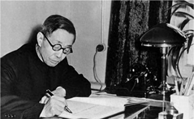 ​他是首任河北省长，政绩突出，后官至副国级，深受百姓爱戴