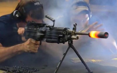 ​向华强公司大门遭机枪扫射，他第三天还差点被暗杀，得罪了谁？