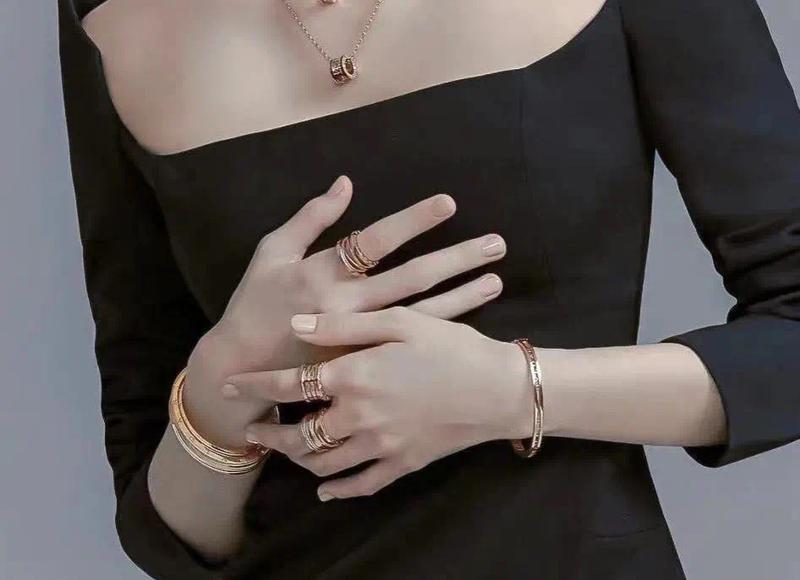  为什么她越努力，妈妈越不爱她