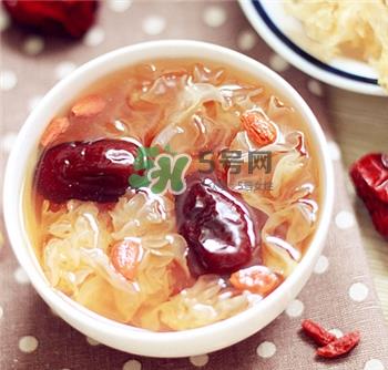 银耳汤水和银耳的比例是多少?银耳汤的比例