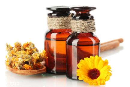 精油可以直接涂在脸上吗 看精油类别