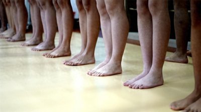 ​体检室里的尴尬时刻，新兵遇到女医生，脸红到耳根发烫！