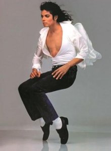 ​迈克尔·杰克逊前倾45度不倒的舞步，是怎么做到的？