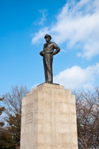 ​麦克阿瑟战功卓越又狂妄自大，这句绝世名言出自他，有点意外