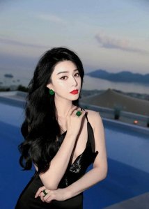 ​范冰冰怀孕传闻再起，监控显示小腹臃肿，粉丝警告造谣！