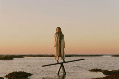 ​苏慧伦睽违5年推全新专辑 “轻”“重”双封面难取舍