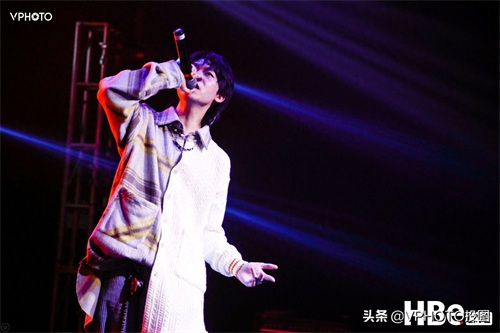 rapper福克斯多图,台上痞帅,台下也有腼腆一面