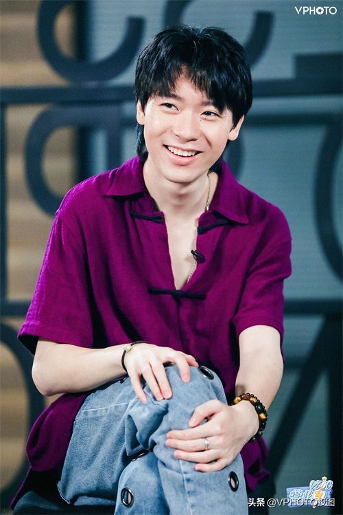 rapper福克斯多图,台上痞帅,台下也有腼腆一面