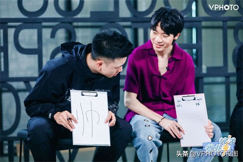 rapper福克斯多图,台上痞帅,台下也有腼腆一面