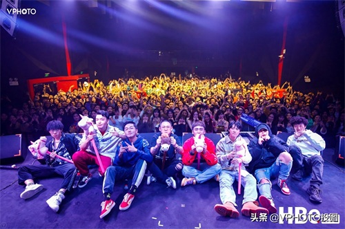 rapper福克斯多图,台上痞帅,台下也有腼腆一面