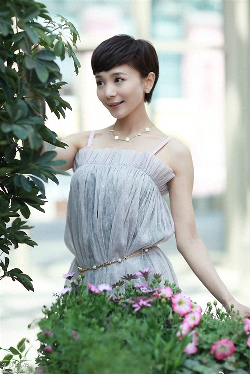 心机婊颂芝,刘钇彤戏里戏外两不同,多才多艺引赞誉