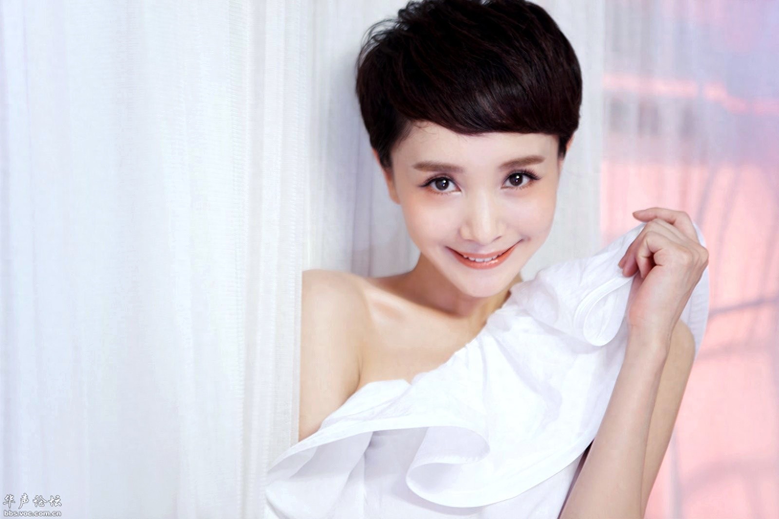 心机婊颂芝,刘钇彤戏里戏外两不同,多才多艺引赞誉