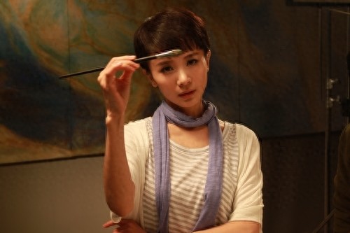 心机婊颂芝,刘钇彤戏里戏外两不同,多才多艺引赞誉