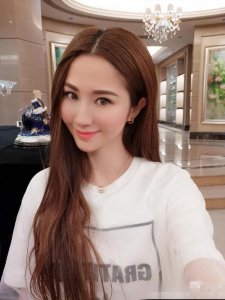 ​曾演《3D肉蒲团》一炮而红！如今再走红毯更是迷倒一片人