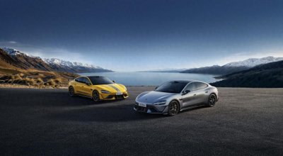 ​自信驾驭强大 小米SU7 Ultra上市售价52.99万