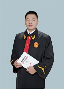 ​十年磨一“剑” 出鞘必锋芒——记全国优秀法官、广西壮族自治区东兴市人民法院