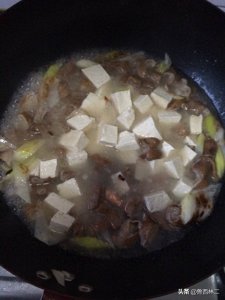​冬日时令美味——肥肠炖豆腐