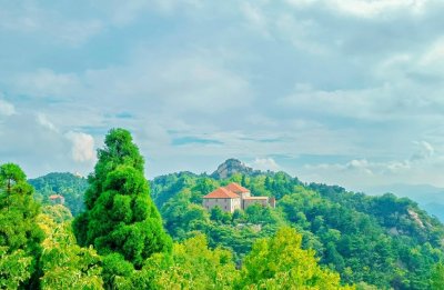 ​河南信阳：“醉”美鸡公山 盛夏无酷暑