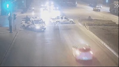 ​柳州交警首例袭警罪，醉驾冲卡撞伤辅警，涉事嫌疑人被刑拘