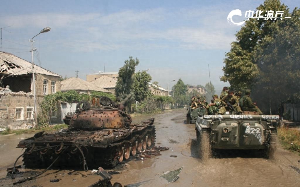 中华演兵：大军碾“狂徒” 记08年惨烈俄格战争