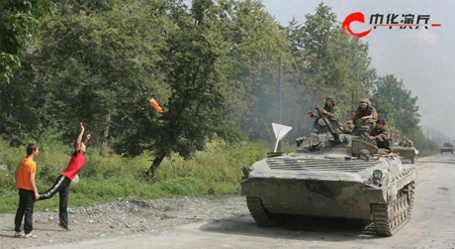 中华演兵：大军碾“狂徒” 记08年惨烈俄格战争