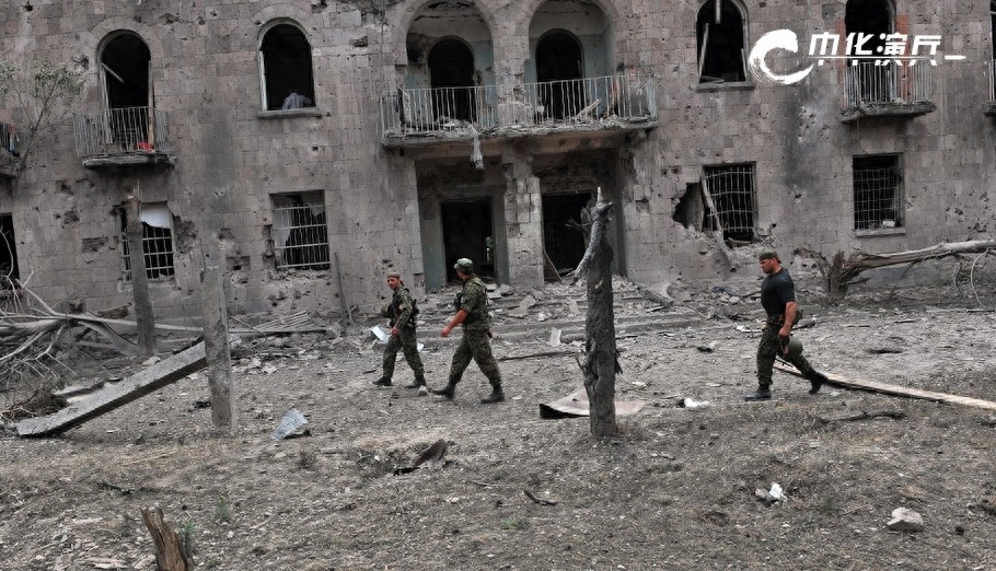 中华演兵：大军碾“狂徒” 记08年惨烈俄格战争