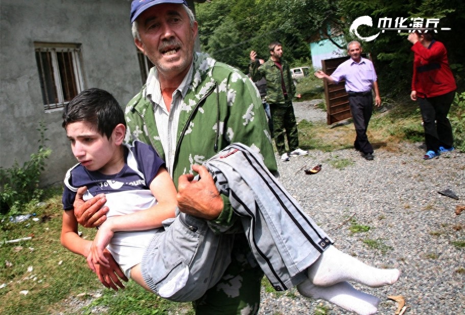 中华演兵：大军碾“狂徒” 记08年惨烈俄格战争