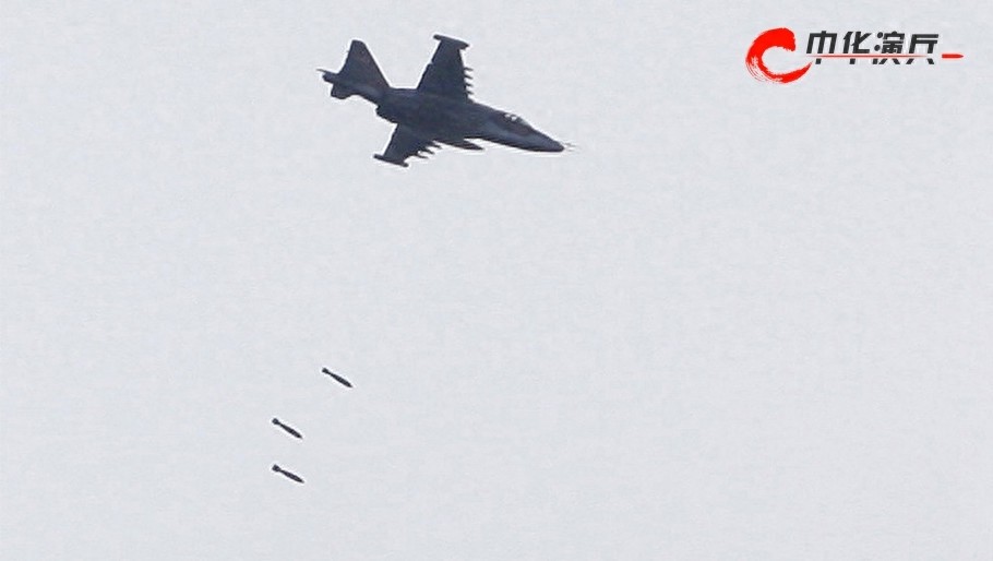 中华演兵：大军碾“狂徒” 记08年惨烈俄格战争