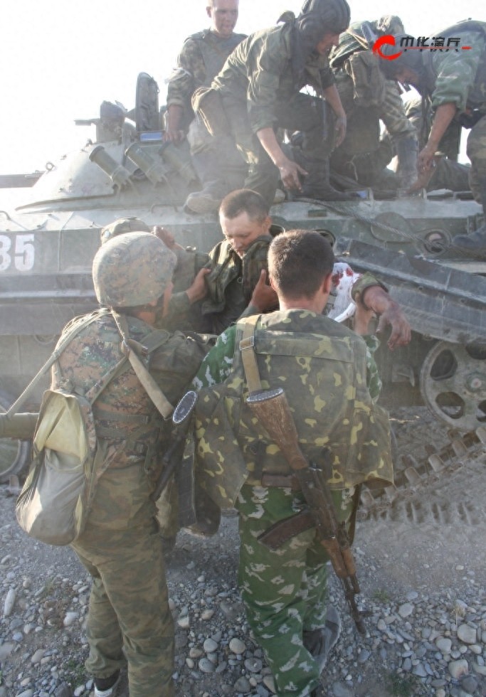 中华演兵：大军碾“狂徒” 记08年惨烈俄格战争