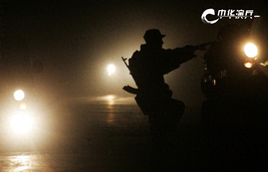 中华演兵：大军碾“狂徒” 记08年惨烈俄格战争