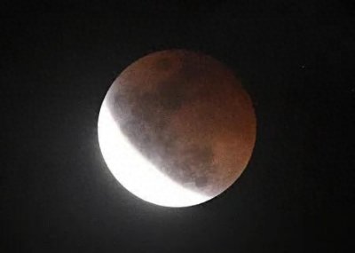 ​组图：各地月全食可见“血月”下次2025年