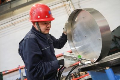 ​劳模匠星耀中原丨郭超：毫厘之间焊出绚烂人生