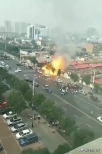​一声巨响，明火窜天！沧州一烧烤店液化气泄漏发生闪爆，2人受伤