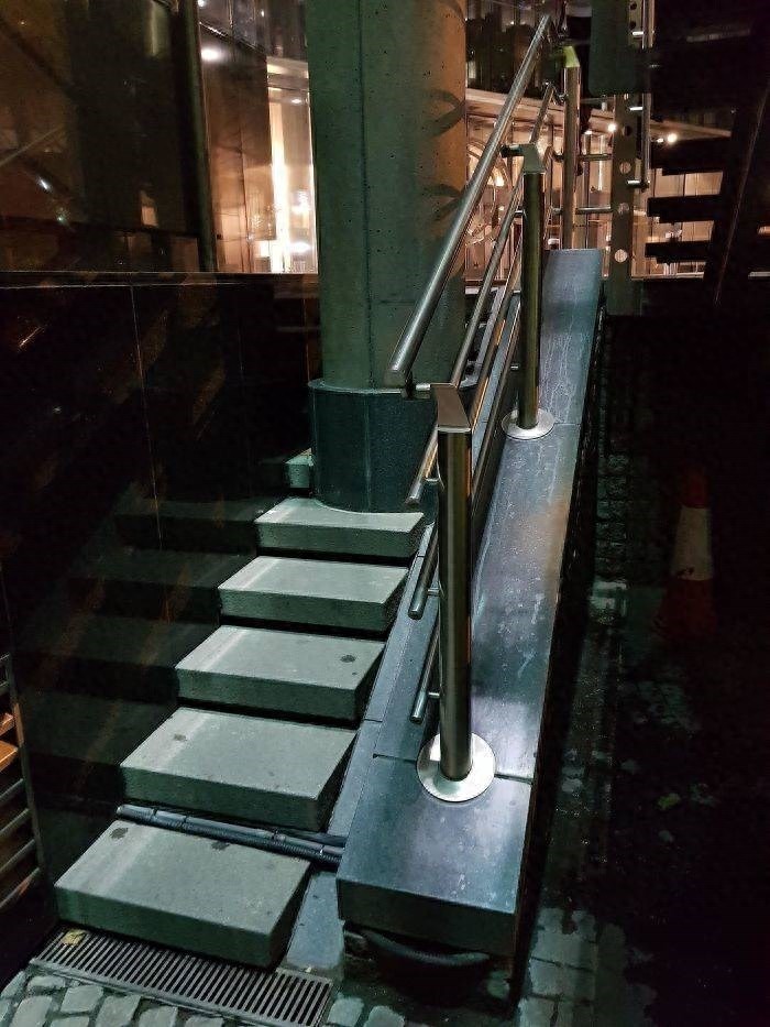 魔鬼设计师设计的楼梯，一不小心就会摔断腿或没命