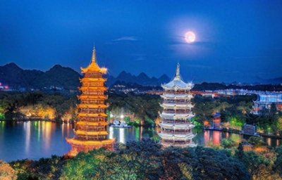 ​桂林两江四湖夜游船票线预订攻略（价格，码头，渠道）