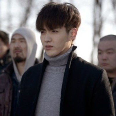 耍的了酷，卖的了萌，就连光头也是帅呆了，长腿欧巴凡先生