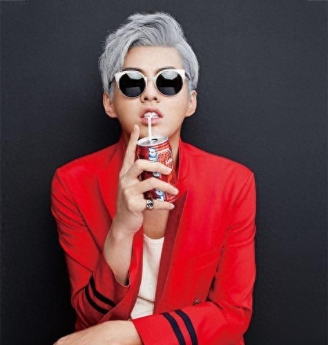 耍的了酷，卖的了萌，就连光头也是帅呆了，长腿欧巴凡先生