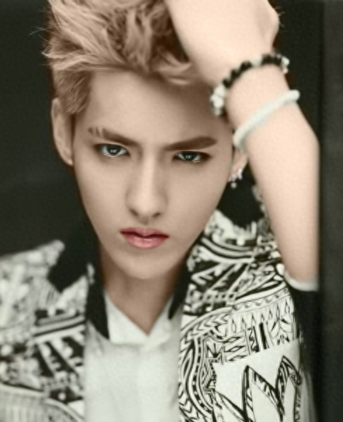 耍的了酷，卖的了萌，就连光头也是帅呆了，长腿欧巴凡先生